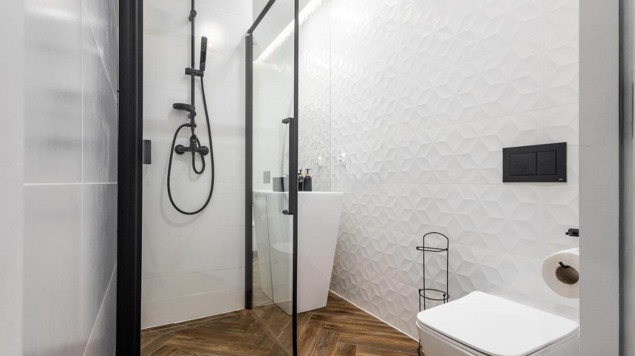 Zamoyskiego Jacuzzi Apartment Krakow Luaran gambar